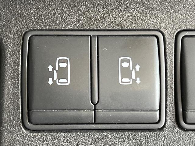 セレナ ハイウェイスター　Ｓ－ハイブリッド　Ｖセレクション　両側電動ドア　後席モニター　ＳＤナビ　バックカメラ　禁煙車　スマートキー　ＨＩＤヘッド　ビルトインＥＴＣ　クルコン　純正１６インチアルミ　オートライト　オートエアコン　ＣＤ　ＤＶＤ再生　フルセグ（7枚目）