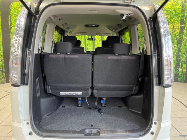 セレナ ハイウェイスター　Ｓ－ハイブリッド　Ｖセレクション　両側電動ドア　後席モニター　ＳＤナビ　バックカメラ　禁煙車　スマートキー　ＨＩＤヘッド　ビルトインＥＴＣ　クルコン　純正１６インチアルミ　オートライト　オートエアコン　ＣＤ　ＤＶＤ再生　フルセグ（11枚目）