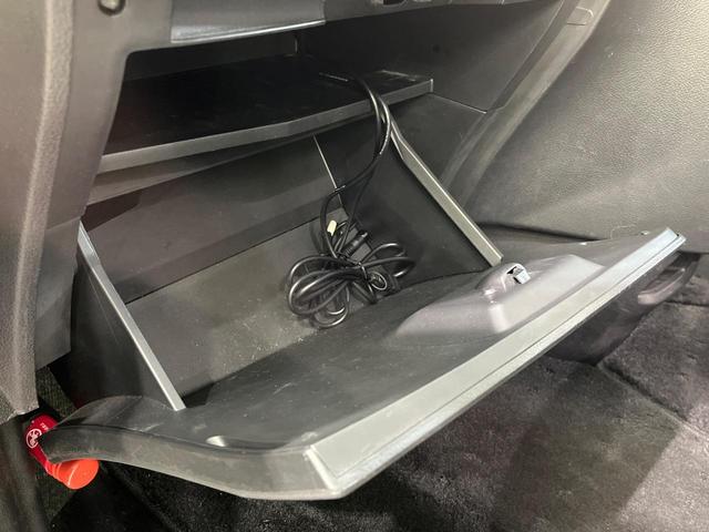 セレナ ハイウェイスター　Ｓ－ハイブリッド　Ｖセレクション　両側電動ドア　後席モニター　ＳＤナビ　バックカメラ　禁煙車　スマートキー　ＨＩＤヘッド　ビルトインＥＴＣ　クルコン　純正１６インチアルミ　オートライト　オートエアコン　ＣＤ　ＤＶＤ再生　フルセグ（45枚目）