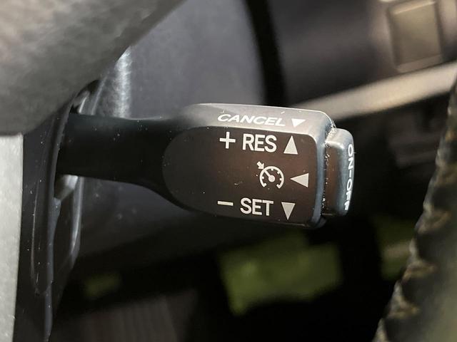 ヴォクシー V 両側電動ドア 後席モニター 9インチナビ バックカメラ 衝突被害軽減システム 禁煙車 ドラレコ スマートキー LEDヘッド ビルトインETC クルコン 純正15インチアルミ オートハイビーム(6枚目)