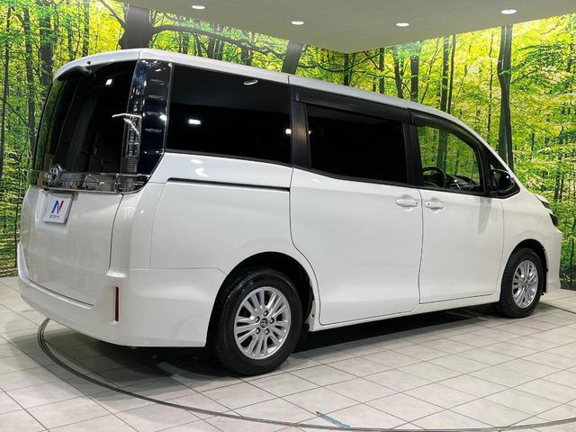 ヴォクシー V 両側電動ドア 後席モニター 9インチナビ バックカメラ 衝突被害軽減システム 禁煙車 ドラレコ スマートキー LEDヘッド ビルトインETC クルコン 純正15インチアルミ オートハイビーム(17枚目)