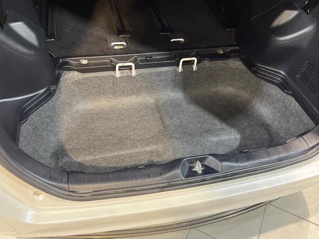 ヴォクシー V 両側電動ドア 後席モニター 9インチナビ バックカメラ 衝突被害軽減システム 禁煙車 ドラレコ スマートキー LEDヘッド ビルトインETC クルコン 純正15インチアルミ オートハイビーム(37枚目)