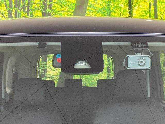 ルーミー カスタムＧ　Ｓ　後席モニター　純正９型ナビ　両側電動ドア　バックカメラ　衝突被害軽減システム　禁煙車　ドラレコ　スマートキー　ＬＥＤヘッド　ビルトインＥＴＣ　クルコン　純正１４インチアルミ　オートライト（6枚目）