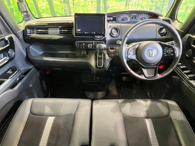 Ｎ－ＢＯＸカスタム Ｌターボ　ターボ　両側電動ドア　８インチナビ　バックカメラ　禁煙車　衝突軽減システム　コーナーセンサー　スマートキー　ＬＥＤヘッド　ＥＴＣ　純正１５インチアルミ　オートハイビーム　車線逸脱警報　オートライト（2枚目）