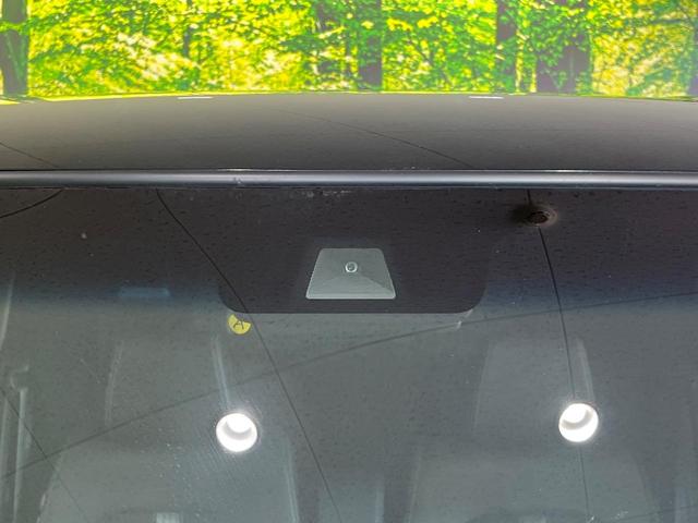 Ｎ－ＢＯＸカスタム Ｌターボ　ターボ　両側電動ドア　８インチナビ　バックカメラ　禁煙車　衝突軽減システム　コーナーセンサー　スマートキー　ＬＥＤヘッド　ＥＴＣ　純正１５インチアルミ　オートハイビーム　車線逸脱警報　オートライト（4枚目）