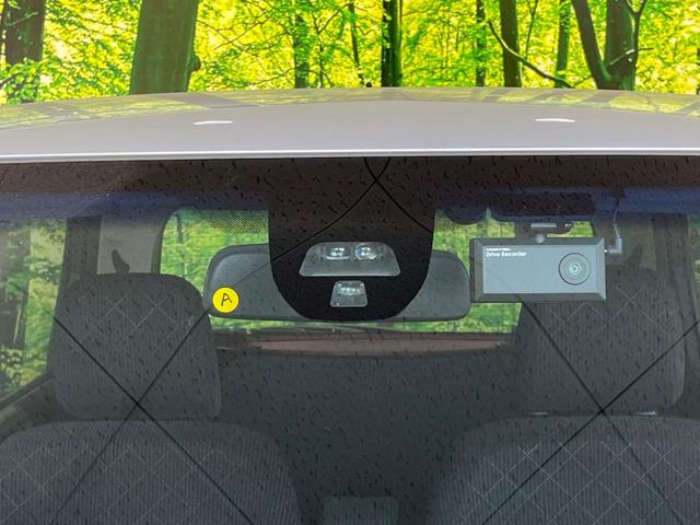 Ｎ－ＯＮＥ プレミアム　ＳＤナビ　バックカメラ　衝突被害軽減システム　禁煙車　ドラレコ　スマートキー　ＨＩＤヘッド　ビルトインＥＴＣ　純正１５インチアルミ　オートライト　オートエアコン　ＣＤ　地デジ（3枚目）