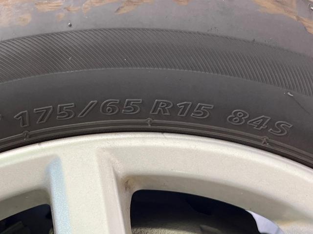 アクア Ｓ　純正ナビ　バックカメラ　ドラレコ　スマートキー　ＥＴＣ　純正１５インチアルミ　オートライト　オートエアコン　Ｂｌｕｅｔｏｏｔｈ　ＣＤ　ＤＶＤ再生　フルセグ（50枚目）