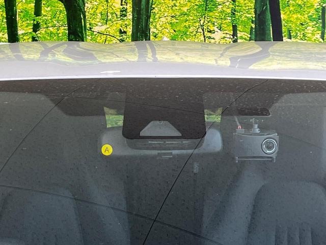 ヤリス X 純正ナビ バックカメラ 衝突軽減システム クリアランスソナー ETC オートマチックハイビーム オートライト スマートキー 盗難防止システム 電動格納ミラー 衝突安全ボディ Bluetooth接続(3枚目)