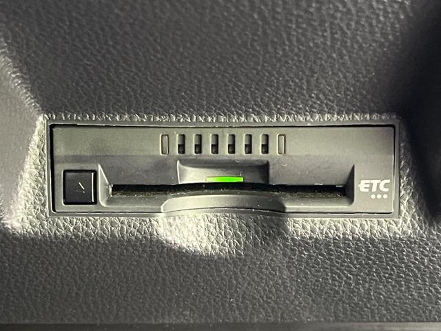 ヤリス X 純正ナビ バックカメラ 衝突軽減システム クリアランスソナー ETC オートマチックハイビーム オートライト スマートキー 盗難防止システム 電動格納ミラー 衝突安全ボディ Bluetooth接続(6枚目)