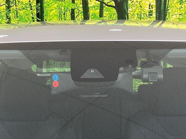 プリウス Ａ　純正ナビ　バックカメラ　衝突被害軽減システム　レーダークルーズ　禁煙車　パワーシート　ドラレコ　コーナーセンサー　ヘッドアップディスプレイ　スマートキー　ＬＥＤヘッド　ＥＴＣ　オートハイビーム（3枚目）