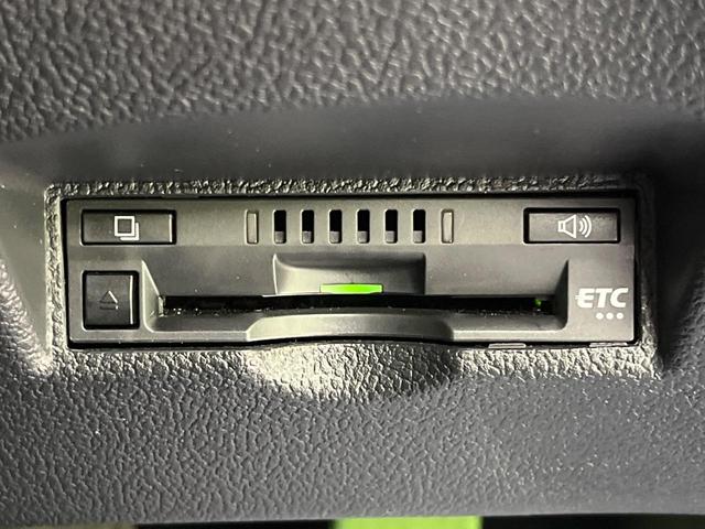 プリウス Ａ　純正ナビ　バックカメラ　衝突被害軽減システム　レーダークルーズ　禁煙車　パワーシート　ドラレコ　コーナーセンサー　ヘッドアップディスプレイ　スマートキー　ＬＥＤヘッド　ＥＴＣ　オートハイビーム（7枚目）