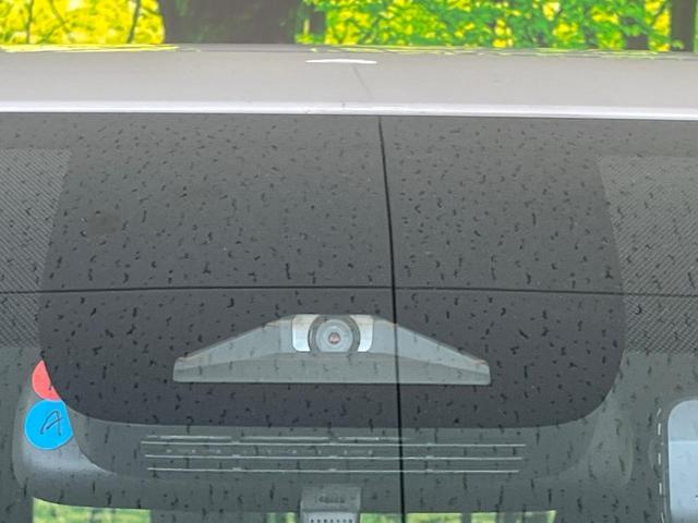 ヴォクシー Ｓ－Ｇ　純正８型ナビ　両側電動ドア　バックカメラ　衝突被害軽減システム　レーダークルーズ　禁煙車　ドラレコ　コーナーセンサー　スマートキー　ＬＥＤヘッド　ＥＴＣ　オートハイビーム　車線逸脱警報　オートライト（3枚目）