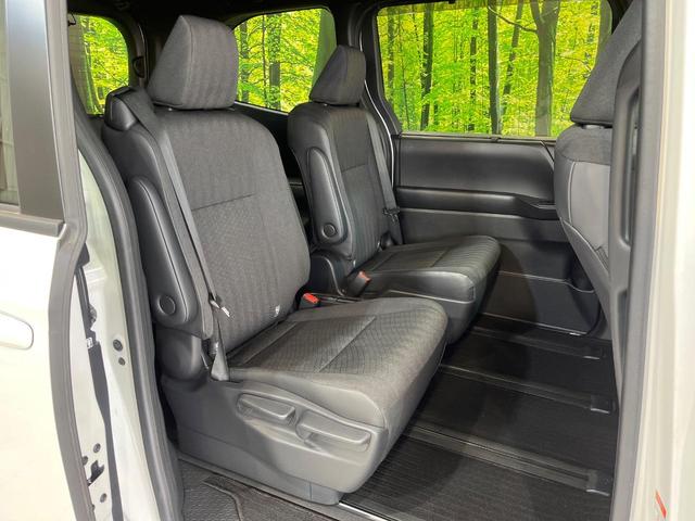 ヴォクシー Ｓ－Ｇ　純正８型ナビ　両側電動ドア　バックカメラ　衝突被害軽減システム　レーダークルーズ　禁煙車　ドラレコ　コーナーセンサー　スマートキー　ＬＥＤヘッド　ＥＴＣ　オートハイビーム　車線逸脱警報　オートライト（9枚目）