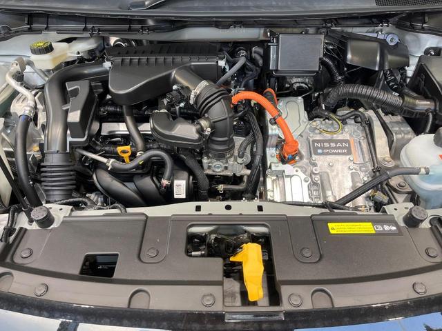 ノート Ｓ　ＳＤナビ　全周囲カメラ　衝突被害軽減システム　禁煙車　コーナーセンサー　スマートキー　ＥＴＣ　オートハイビーム　オートライト　オートエアコン　Ｂｌｕｅｔｏｏｔｈ　ＣＤ　ＤＶＤ再生（18枚目）