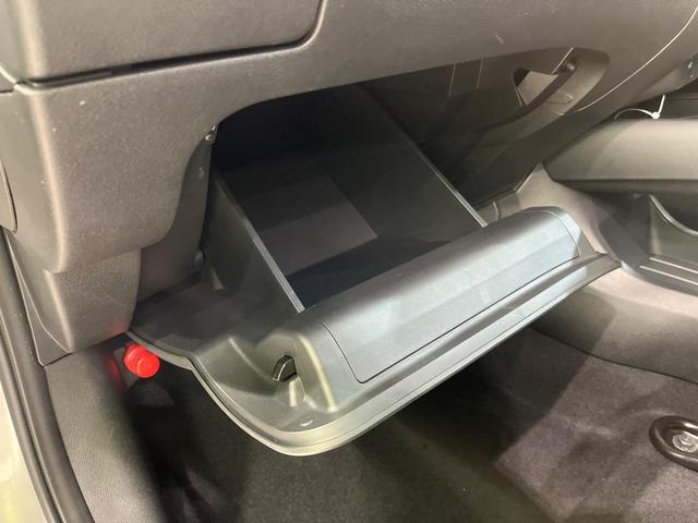 ノート Ｓ　ＳＤナビ　全周囲カメラ　衝突被害軽減システム　禁煙車　コーナーセンサー　スマートキー　ＥＴＣ　オートハイビーム　オートライト　オートエアコン　Ｂｌｕｅｔｏｏｔｈ　ＣＤ　ＤＶＤ再生（42枚目）