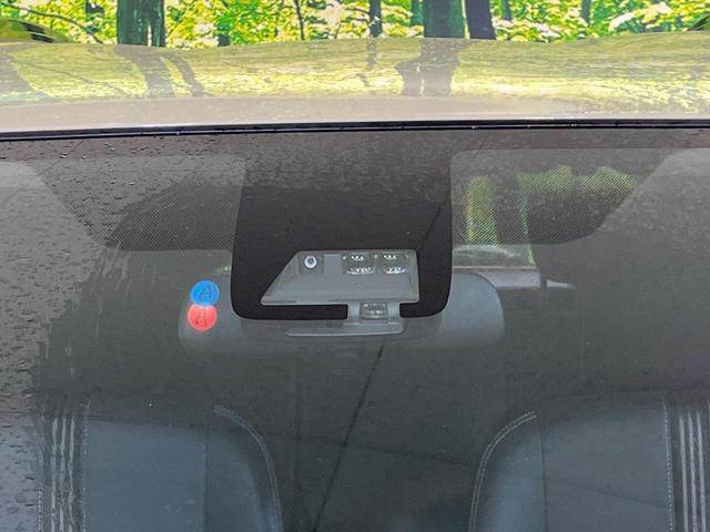 アクア クロスオーバー　衝突被害軽減システム　禁煙車　ハーフレザーシート　ＥＴＣ　純正１６インチアルミ　オートエアコン　ＣＤ　プライバシーガラス（3枚目）