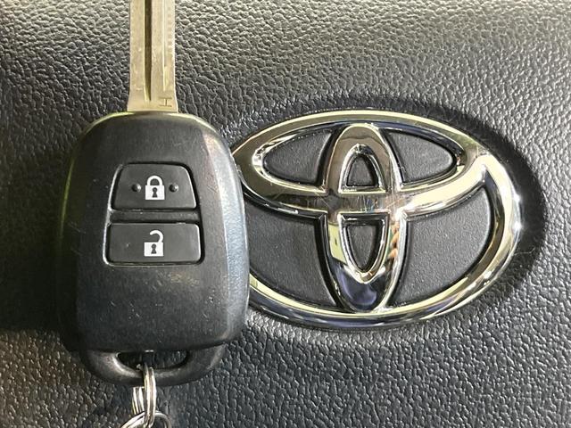 アクア クロスオーバー　衝突被害軽減システム　禁煙車　ハーフレザーシート　ＥＴＣ　純正１６インチアルミ　オートエアコン　ＣＤ　プライバシーガラス（7枚目）