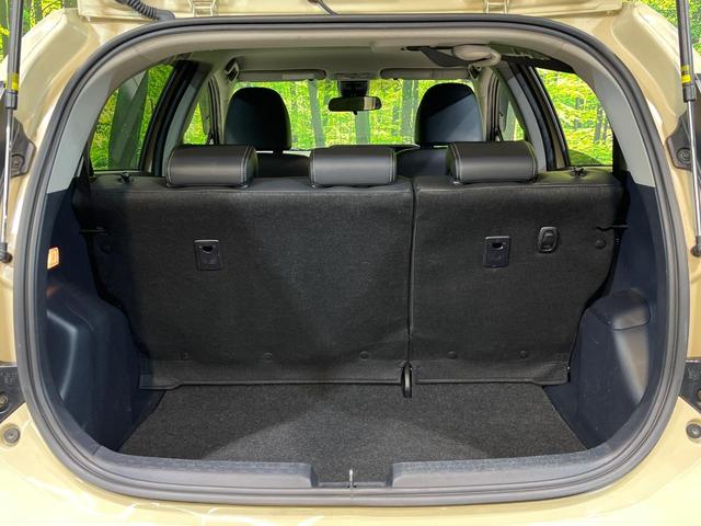 アクア クロスオーバー　衝突被害軽減システム　禁煙車　ハーフレザーシート　ＥＴＣ　純正１６インチアルミ　オートエアコン　ＣＤ　プライバシーガラス（10枚目）