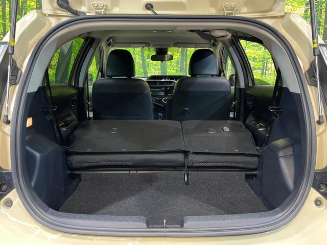 アクア クロスオーバー　衝突被害軽減システム　禁煙車　ハーフレザーシート　ＥＴＣ　純正１６インチアルミ　オートエアコン　ＣＤ　プライバシーガラス（38枚目）