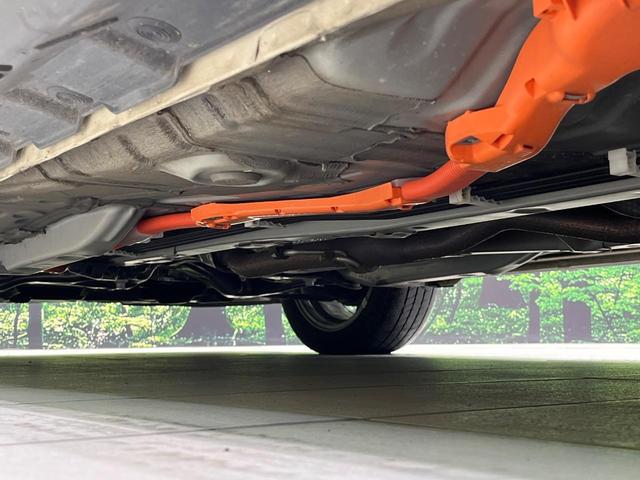 アクア クロスオーバー　衝突被害軽減システム　禁煙車　ハーフレザーシート　ＥＴＣ　純正１６インチアルミ　オートエアコン　ＣＤ　プライバシーガラス（52枚目）