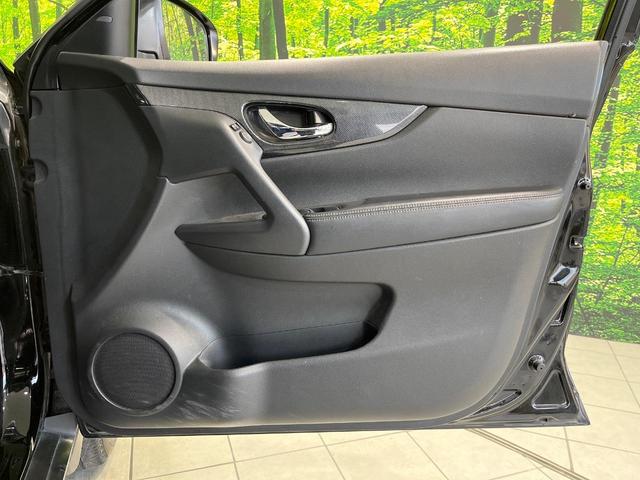 エクストレイル ２０Ｘ　ＨＶブラクＸトリマＸエマジェンシーブレーキＰ　メーカーナビ　全周囲カメラ　衝突被害軽減システム　禁煙車　ドラレコ　コーナーセンサー　スマートキー　ＬＥＤヘッド　ルーフレール　ビルトインＥＴＣ　クルコン　純正１７インチアルミ　パークアシスト（42枚目）