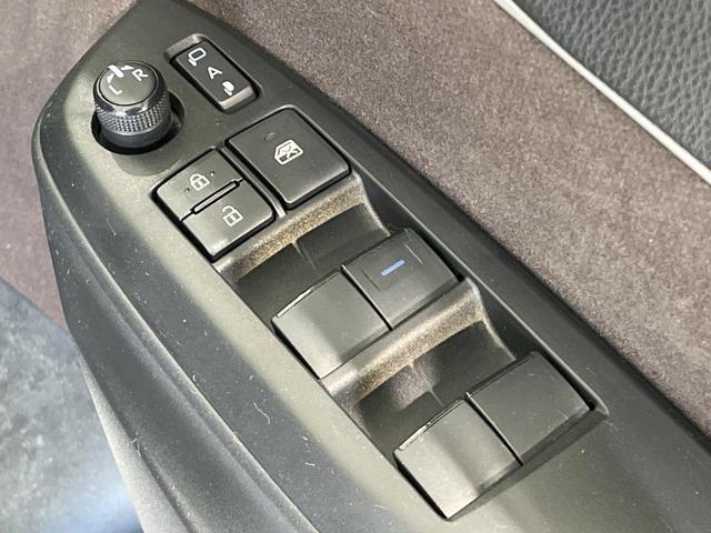 ヤリスクロス ハイブリッドＺ　モデリスタ　純正８型ナビ　バックカメラ　衝突被害軽減システム　レーダークルーズ　禁煙車　電動リアゲート　パワーシート　ドラレコ　コーナーセンサー　スマートキー　ＬＥＤヘッド　ＥＴＣ２．０（41枚目）