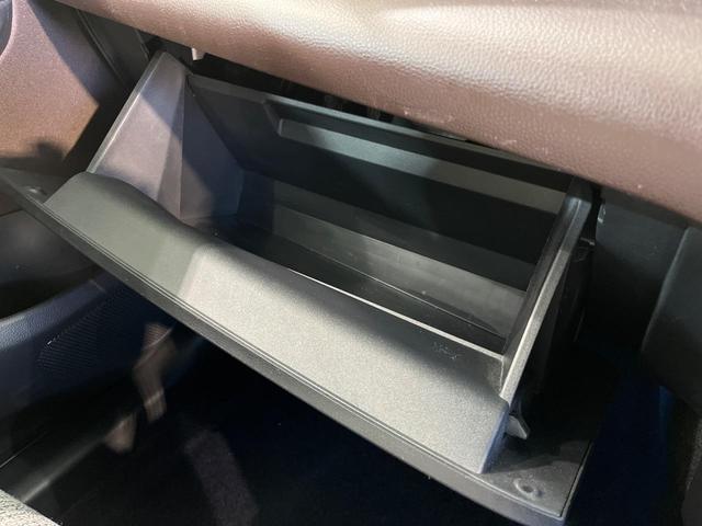 ヤリスクロス ハイブリッドＺ　モデリスタ　純正８型ナビ　バックカメラ　衝突被害軽減システム　レーダークルーズ　禁煙車　電動リアゲート　パワーシート　ドラレコ　コーナーセンサー　スマートキー　ＬＥＤヘッド　ＥＴＣ２．０（42枚目）