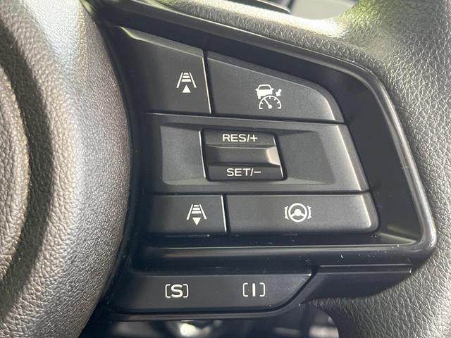 【全車速追従機能付クルーズコントロール】高速道路での長距離走行が楽に！！自動で速度を保つクルーズコントロールが、衝突軽減システムと連携し、前方の車両を感知して車間を保つように速度調節してくれます！！