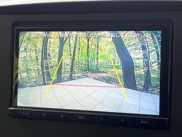 【バックカメラ】駐車時に後方がリアルタイム映像で確認できます。大型商業施設や立体駐車場での駐車時や、夜間のバック時に大活躍！運転スキルに関わらず、今や必須となった装備のひとつです！