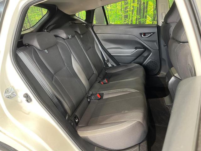後部座席も気になるようなキズ・汚れやへたり等、大きなダメージはなく、良好な状態です。