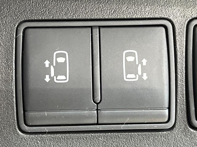 セレナ ハイウェイスター　Ｓ－ハイブリッド　Ｖセレクション　両側電動ドア　純正ＳＤナビ　後席モニター　バックカメラ　禁煙車　スマートキー　ＨＩＤヘッド　ビルトインＥＴＣ　クルコン　純正１６インチアルミ　オートライト　オートエアコン　リアエアコン（7枚目）