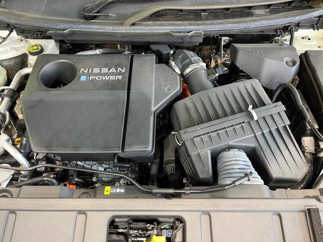 エクストレイル Ｇ　ｅ－４ＯＲＣＥ　純正１２型ナビ　全周囲カメラ　衝突被害軽減システム　禁煙車　電動リアゲート　レザーシート　ドラレコ　コーナーセンサー　スマートキー　ＬＥＤヘッド　ビルトインＥＴＣ　クルコン　純正１９インチアルミ（18枚目）