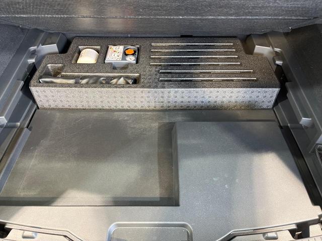 エクストレイル Ｇ　ｅ－４ＯＲＣＥ　純正１２型ナビ　全周囲カメラ　衝突被害軽減システム　禁煙車　電動リアゲート　レザーシート　ドラレコ　コーナーセンサー　スマートキー　ＬＥＤヘッド　ビルトインＥＴＣ　クルコン　純正１９インチアルミ（54枚目）