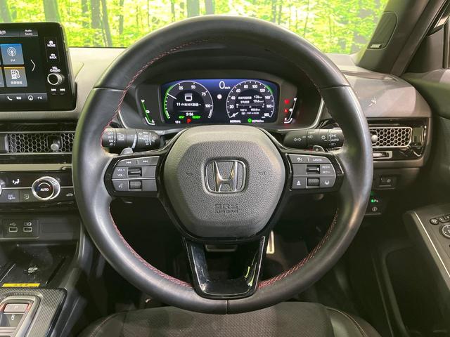 シビック ｅ：ＨＥＶ　純正９型ナビ　テールゲートスポイラー　バックカメラ　ＢＯＳＥサウンド　衝突被害軽減システム　レーダークルーズ　禁煙車　ハーフレザーシート　コーナーセンサー　スマートキー　ＬＥＤヘッド　ＥＴＣ２．０（8枚目）