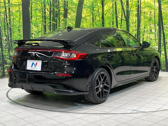 シビック ｅ：ＨＥＶ　純正９型ナビ　テールゲートスポイラー　バックカメラ　ＢＯＳＥサウンド　衝突被害軽減システム　レーダークルーズ　禁煙車　ハーフレザーシート　コーナーセンサー　スマートキー　ＬＥＤヘッド　ＥＴＣ２．０（17枚目）