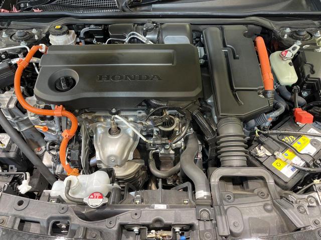 シビック ｅ：ＨＥＶ　純正９型ナビ　テールゲートスポイラー　バックカメラ　ＢＯＳＥサウンド　衝突被害軽減システム　レーダークルーズ　禁煙車　ハーフレザーシート　コーナーセンサー　スマートキー　ＬＥＤヘッド　ＥＴＣ２．０（18枚目）