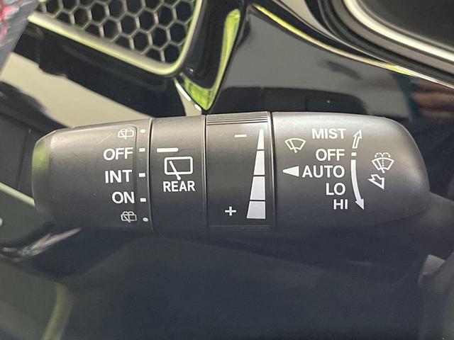 シビック ｅ：ＨＥＶ　純正９型ナビ　テールゲートスポイラー　バックカメラ　ＢＯＳＥサウンド　衝突被害軽減システム　レーダークルーズ　禁煙車　ハーフレザーシート　コーナーセンサー　スマートキー　ＬＥＤヘッド　ＥＴＣ２．０（23枚目）