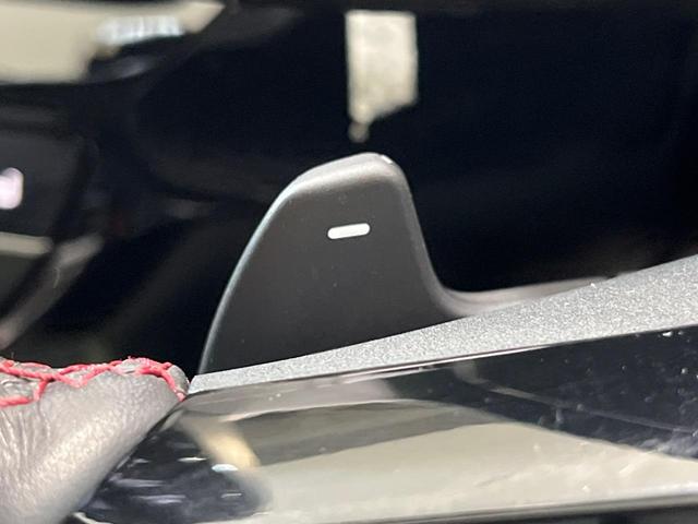 シビック ｅ：ＨＥＶ　純正９型ナビ　テールゲートスポイラー　バックカメラ　ＢＯＳＥサウンド　衝突被害軽減システム　レーダークルーズ　禁煙車　ハーフレザーシート　コーナーセンサー　スマートキー　ＬＥＤヘッド　ＥＴＣ２．０（24枚目）