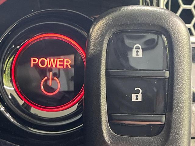 シビック ｅ：ＨＥＶ　純正９型ナビ　テールゲートスポイラー　バックカメラ　ＢＯＳＥサウンド　衝突被害軽減システム　レーダークルーズ　禁煙車　ハーフレザーシート　コーナーセンサー　スマートキー　ＬＥＤヘッド　ＥＴＣ２．０（29枚目）