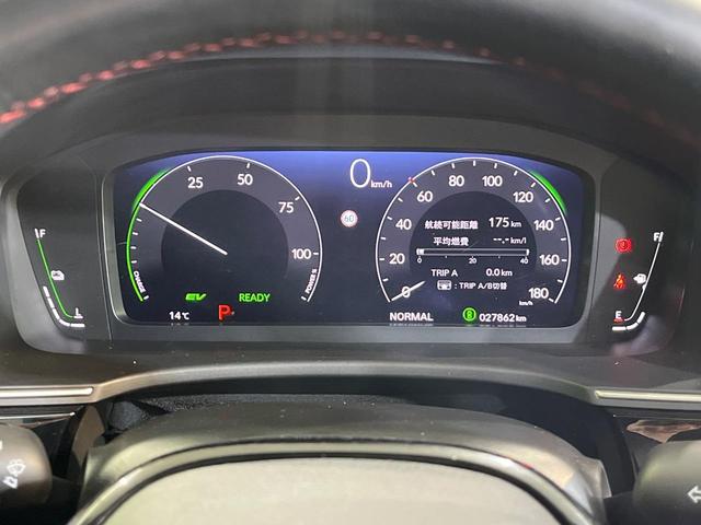 シビック ｅ：ＨＥＶ　純正９型ナビ　テールゲートスポイラー　バックカメラ　ＢＯＳＥサウンド　衝突被害軽減システム　レーダークルーズ　禁煙車　ハーフレザーシート　コーナーセンサー　スマートキー　ＬＥＤヘッド　ＥＴＣ２．０（30枚目）