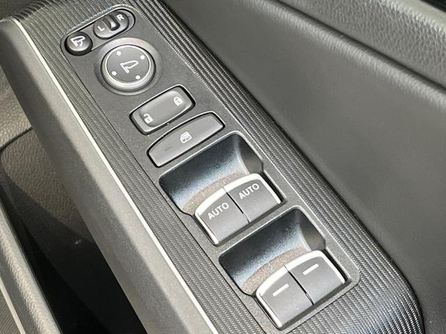 シビック ｅ：ＨＥＶ　純正９型ナビ　テールゲートスポイラー　バックカメラ　ＢＯＳＥサウンド　衝突被害軽減システム　レーダークルーズ　禁煙車　ハーフレザーシート　コーナーセンサー　スマートキー　ＬＥＤヘッド　ＥＴＣ２．０（36枚目）