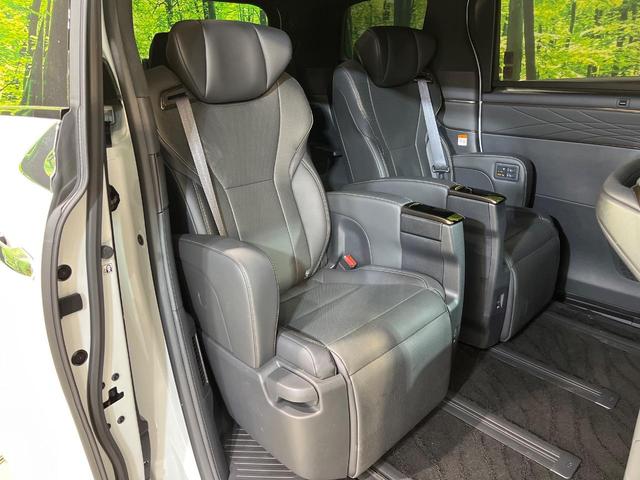 アルファードハイブリッド Ｚ　両側電動ドア　純正１４インチナビ　後席モニター　全周囲カメラ　衝突被害軽減システム　レーダークルーズ　禁煙車　電動リアゲート　レザーシート　前席シートエアコン　リアシートエアコン　前後席パワーシート（9枚目）