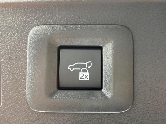 アルファードハイブリッド Ｚ　両側電動ドア　純正１４インチナビ　後席モニター　全周囲カメラ　衝突被害軽減システム　レーダークルーズ　禁煙車　電動リアゲート　レザーシート　前席シートエアコン　リアシートエアコン　前後席パワーシート（41枚目）