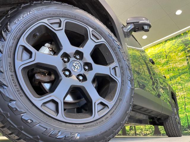 ＲＡＶ４ アドベンチャー　オフロードパッケージ　４ＷＤ　バックカメラ　衝突被害軽減システム　レーダークルーズ　禁煙車　パワーシート　ドラレコ　コーナーセンサー　スマートキー　ＬＥＤヘッド　ビルトインＥＴＣ　純正１８インチアルミ　車線逸脱警報（13枚目）