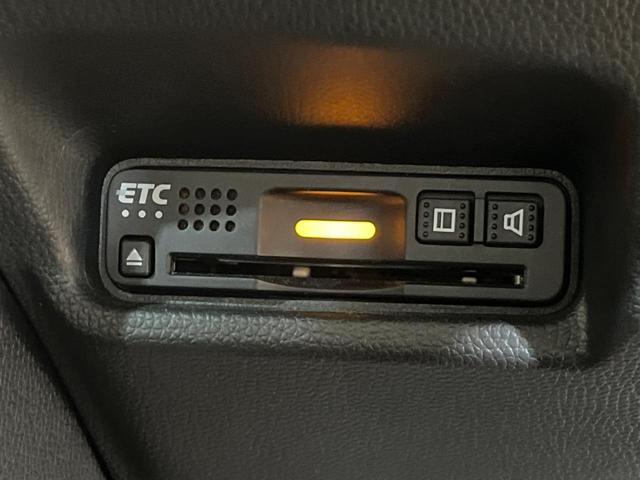 フィットハイブリッド Ｓ　ホンダセンシング　純正ＳＤナビ　バックカメラ　衝突被害軽減システム　レーダークルーズ　禁煙車　スマートキー　ＬＥＤヘッド　ビルトインＥＴＣ　純正１６インチアルミ　車線逸脱警報　オートライト　オートエアコン（6枚目）