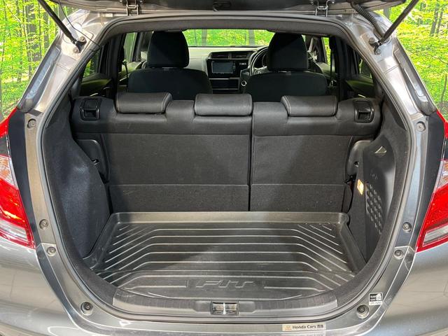 フィットハイブリッド Ｓ　ホンダセンシング　純正ＳＤナビ　バックカメラ　衝突被害軽減システム　レーダークルーズ　禁煙車　スマートキー　ＬＥＤヘッド　ビルトインＥＴＣ　純正１６インチアルミ　車線逸脱警報　オートライト　オートエアコン（11枚目）