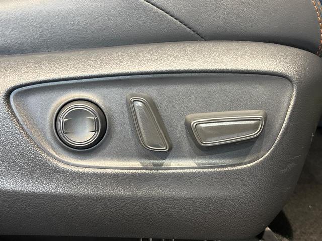 ＲＡＶ４ アドベンチャー　純正１０．５型ナビ　４ＷＤ　バックカメラ　衝突軽減　レーダークルーズ　禁煙車　ハーフレザーシート　前席シートエアコン　パワーシート　ドラレコ　コーナーセンサー　スマートキー　ＬＥＤヘッド　ルーフレール（8枚目）