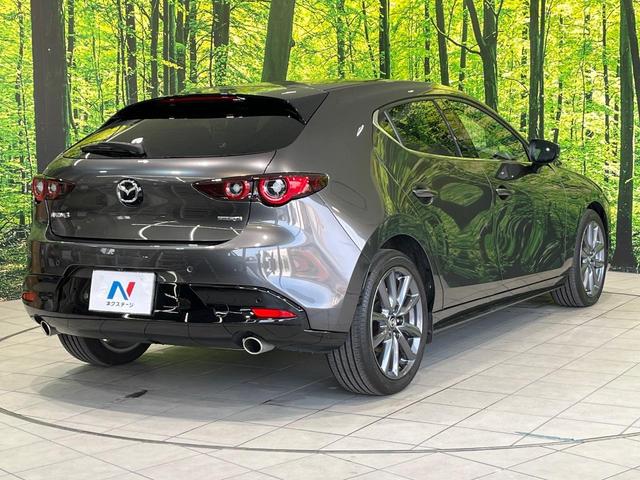 ＭＡＺＤＡ３ファストバック １５Ｓツーリング　ＳＤナビ　全周囲カメラ　衝突被害軽減システム　レーダークルーズ　禁煙車　コーナーセンサー　スマートキー　ＬＥＤヘッド　ビルトインＥＴＣ　純正１８インチアルミ　オートハイビーム　車線逸脱警報（17枚目）