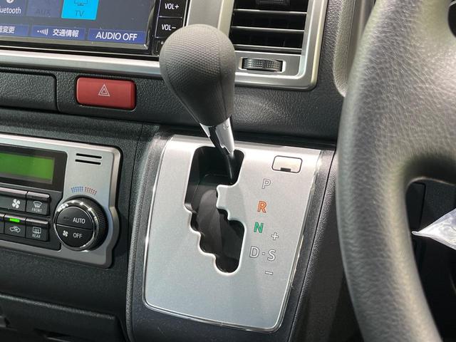 ハイエースワゴン GL セーフティセンス 純正ナビ 全周囲カメラ デジタルインナーミラー 電動スライドドア オートエアコン ウッドコンビステアリング 横滑り防止 オートライト スマートキー&プッシュスタート(22枚目)