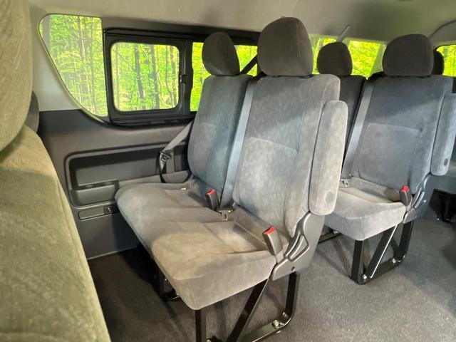 ハイエースワゴン GL セーフティセンス 純正ナビ 全周囲カメラ デジタルインナーミラー 電動スライドドア オートエアコン ウッドコンビステアリング 横滑り防止 オートライト スマートキー&プッシュスタート(41枚目)